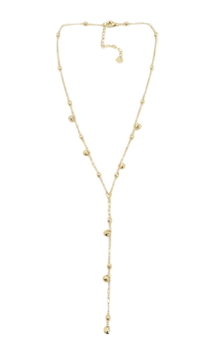 Collar Y bolas doradas cadena satélite sobre fondo blanco