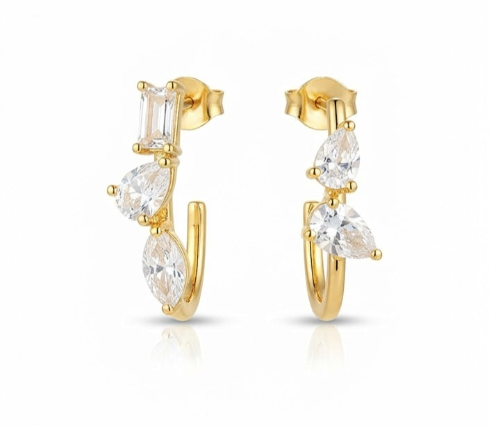 Pendientes desiguales circonitas acero dorado fondo blanco