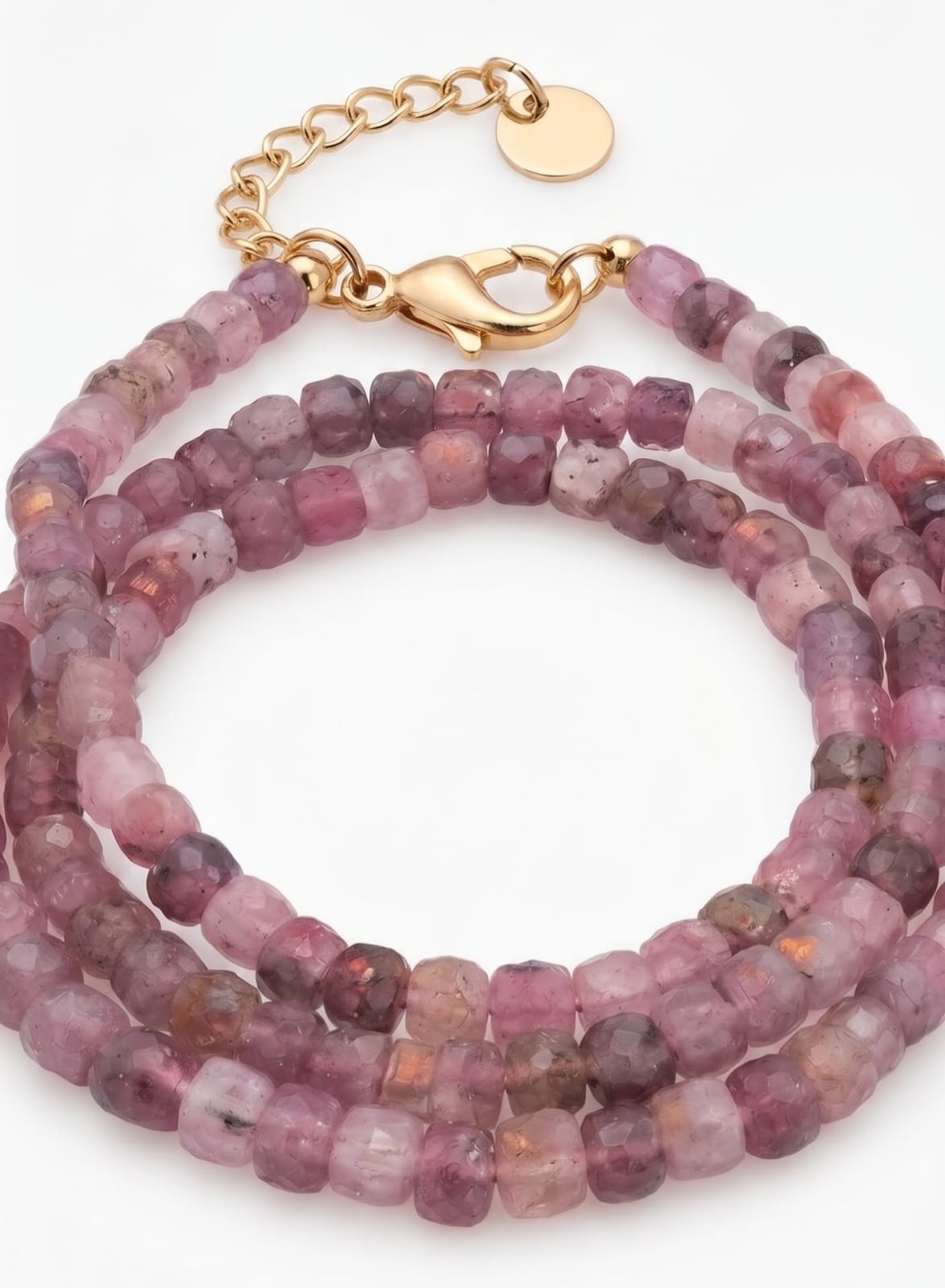 Collar de rubí natural en cubos facetados con detalle del cierre