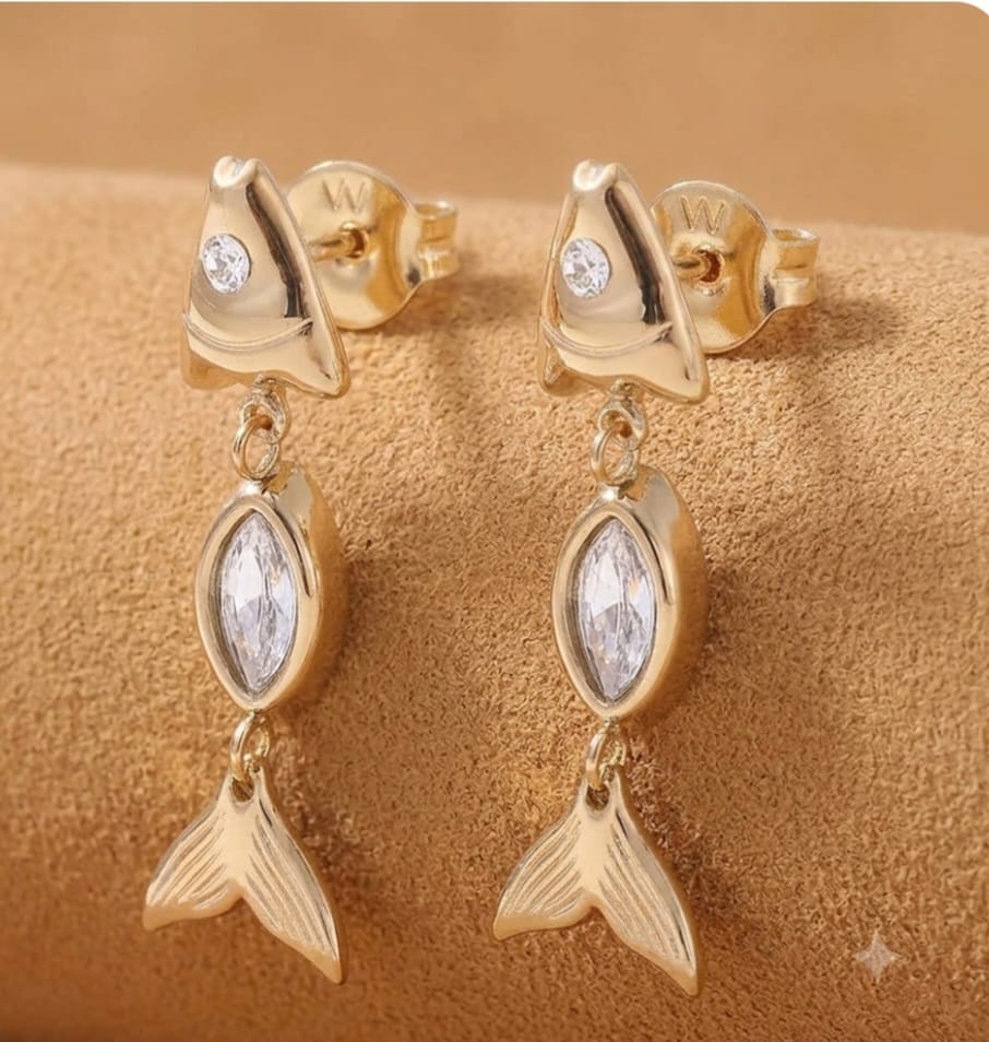 Pendientes Pez Articulado de Acero Dorado con Circonita