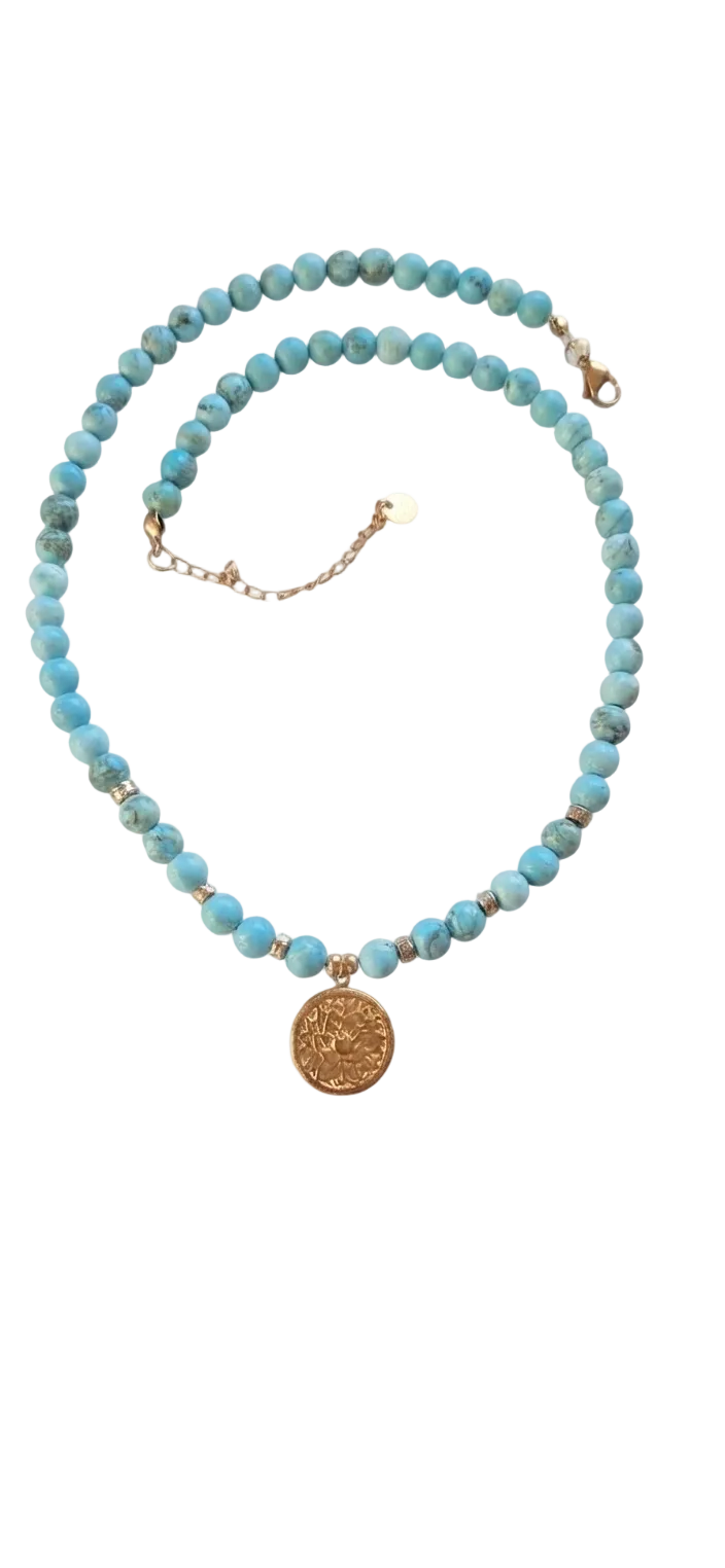 Collar Turquesa con Colgante Flor de Lis en Acero Dorado 43cm