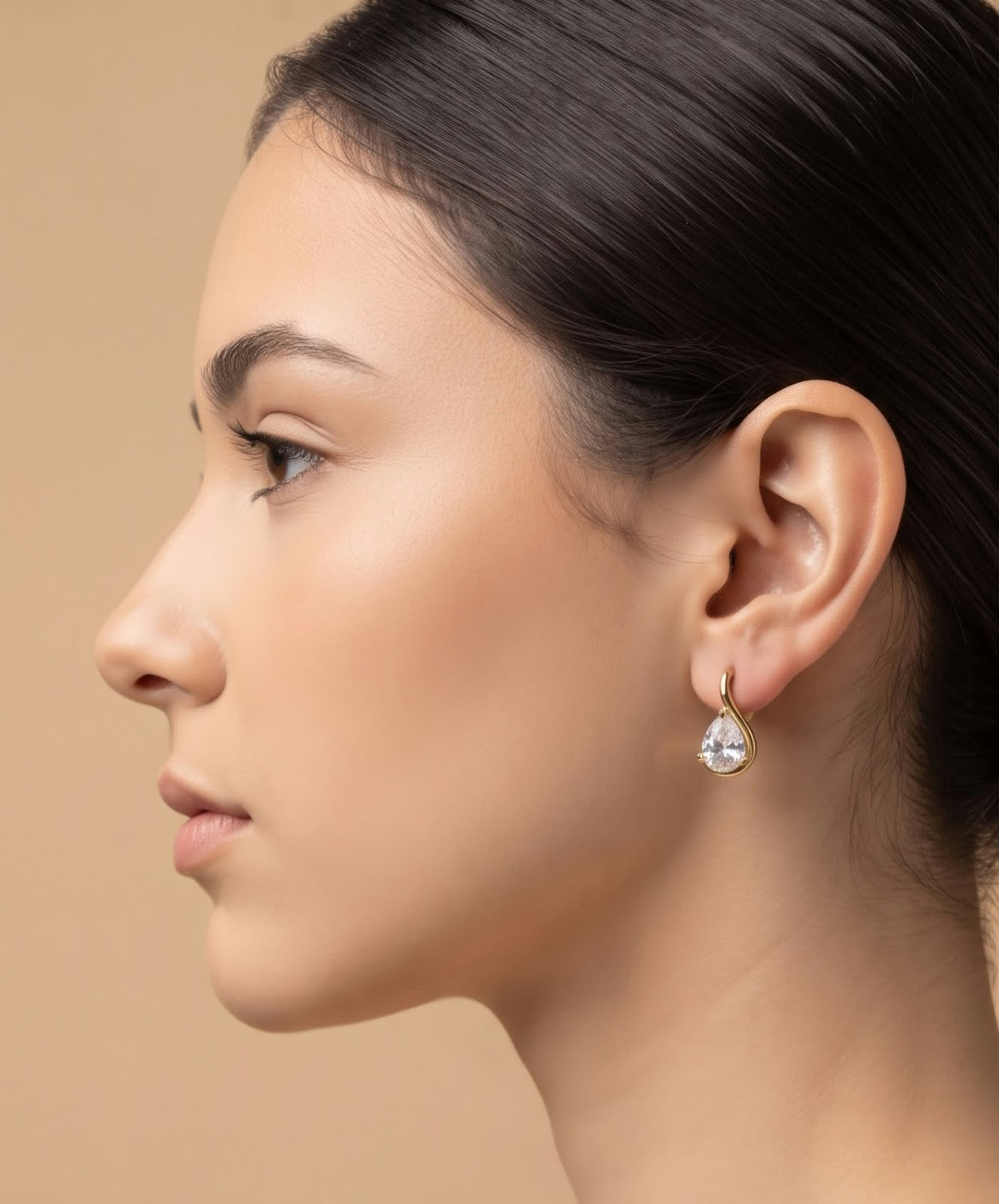 Pendientes gota circonita dorada puestos modelo