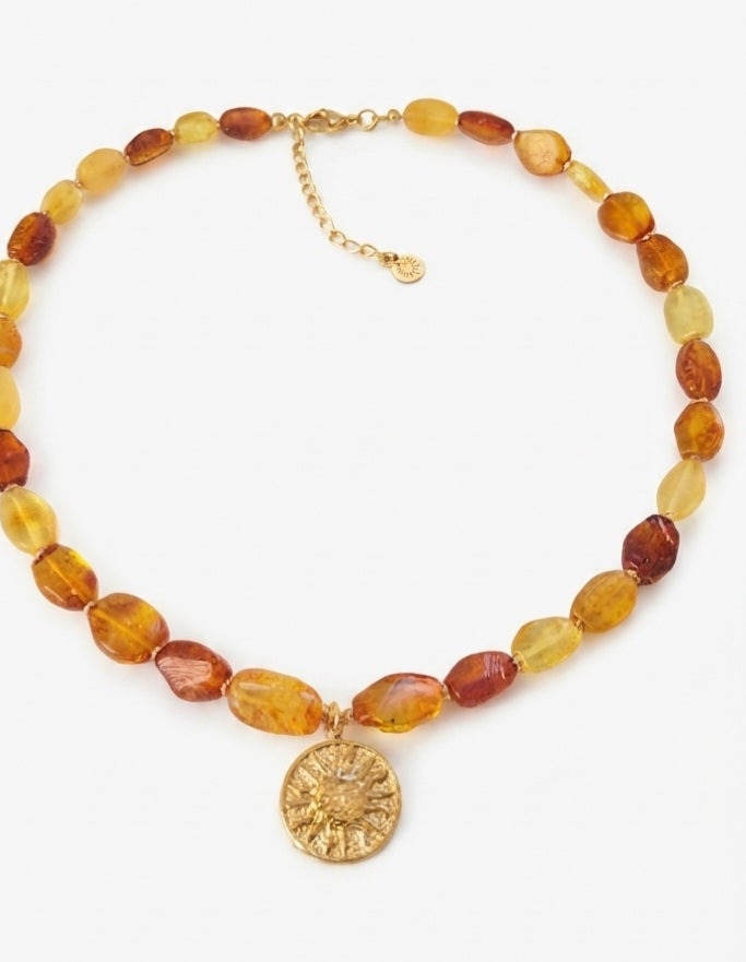 Collar Ámbar Natural con Medalla Sol Dorada