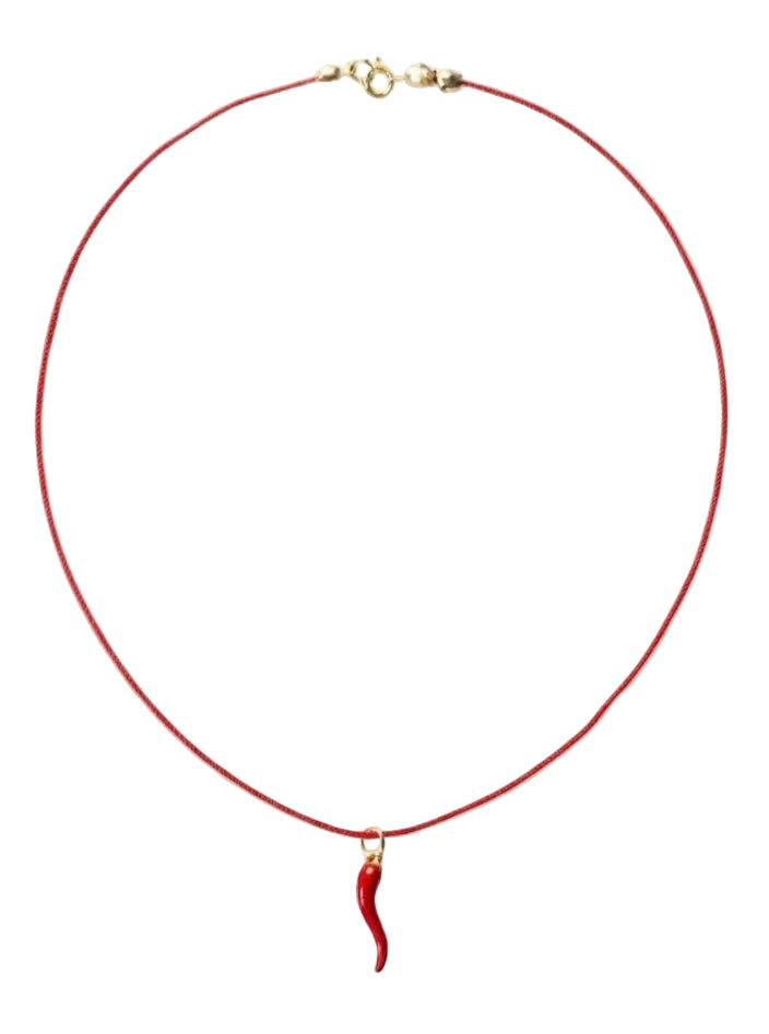 Colgante cornicello rojo - vista completa cordón rojo fondo blanco