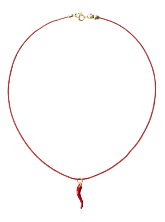 Colgante cornicello rojo - vista completa cordón rojo fondo blanco