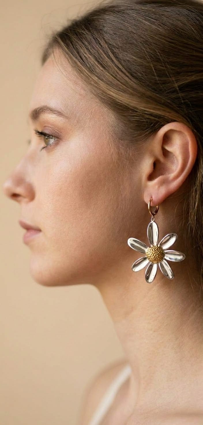 Pendientes margarita bicolor puestos modelo