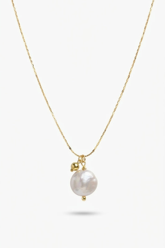 Colgante perla sintética acero dorado fondo blanco