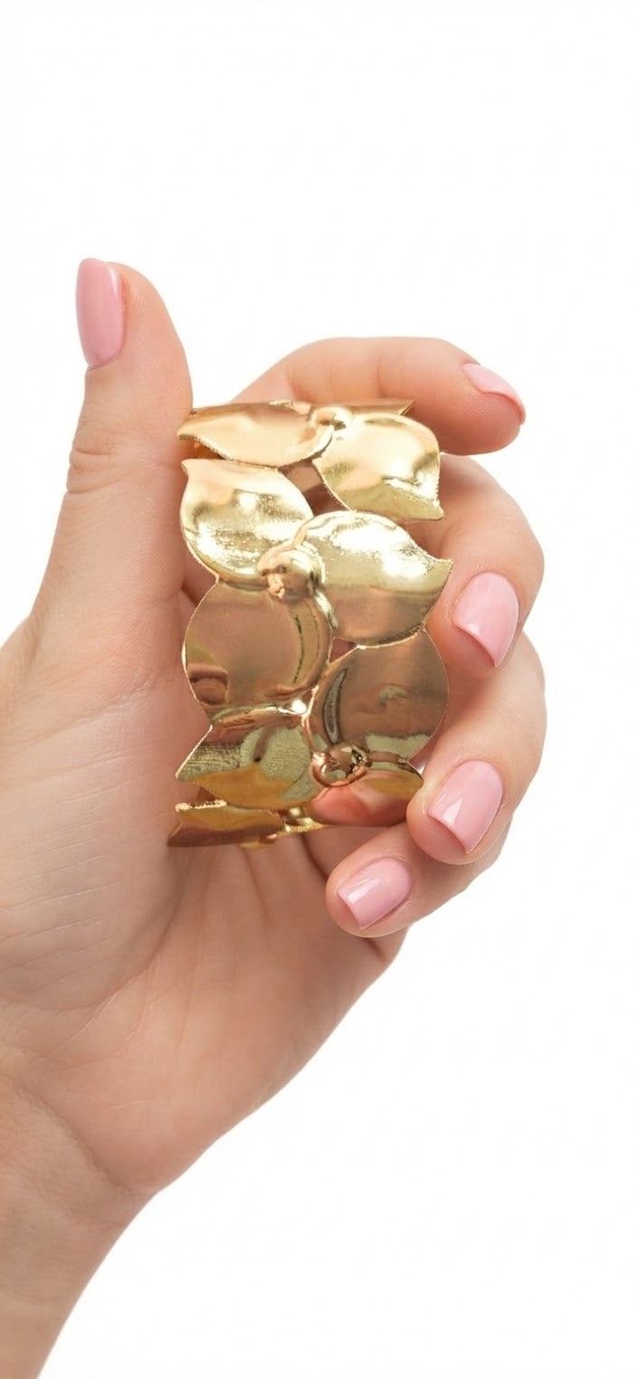 Brazalete hojas doradas acero en mano