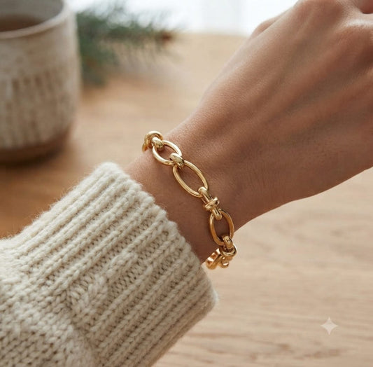 Oval Link Bracelet · Gold Plated