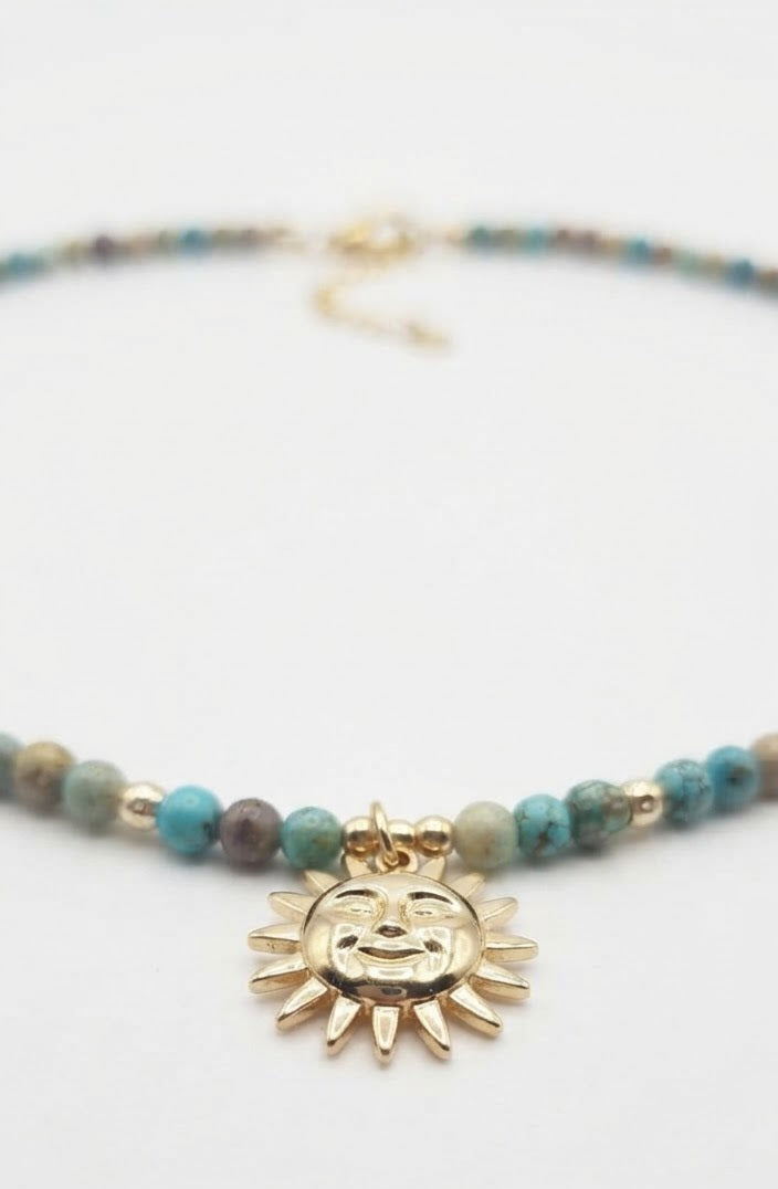 Collar turquesa Anhui colgante sol dorado - detalle colgante sol