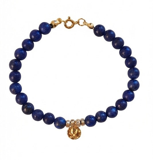 Pulsera de lapislázuli en muñeca