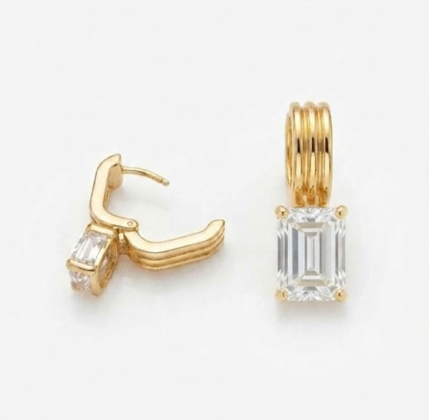 Pendientes aro estriado dorado con piedra talla esmeralda - vista producto