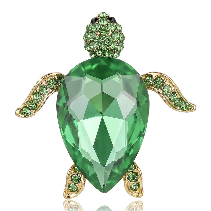 Broche tortuga cristal verde facetado - vista frontal fondo blanco