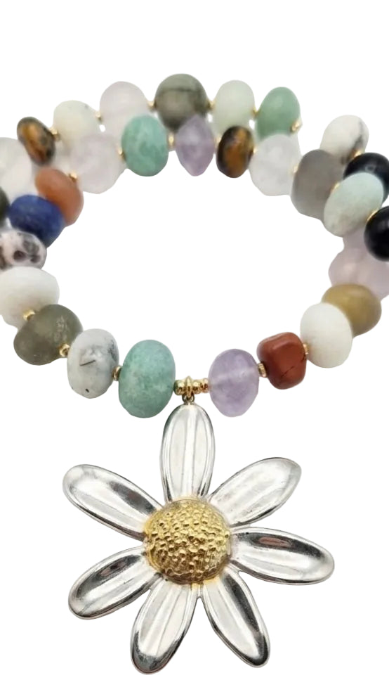 Collar de Piedras Naturales Semipreciosas con Colgante Margarita Bicolor