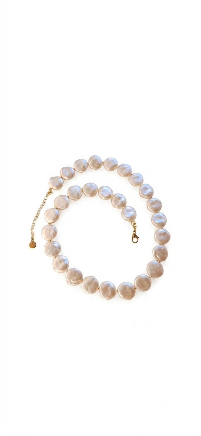 Collar Perlas Moneda Blancas Cierre Dorado