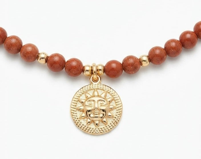 Collar jasper rojo medalla sol vista frontal