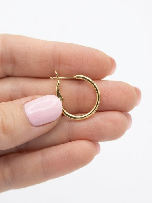 Aros lisos dorados 21mm en mano cerrados