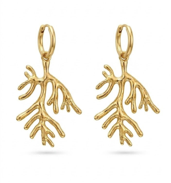 Pendientes aro rama coral dorado vista frontal par fondo blanco